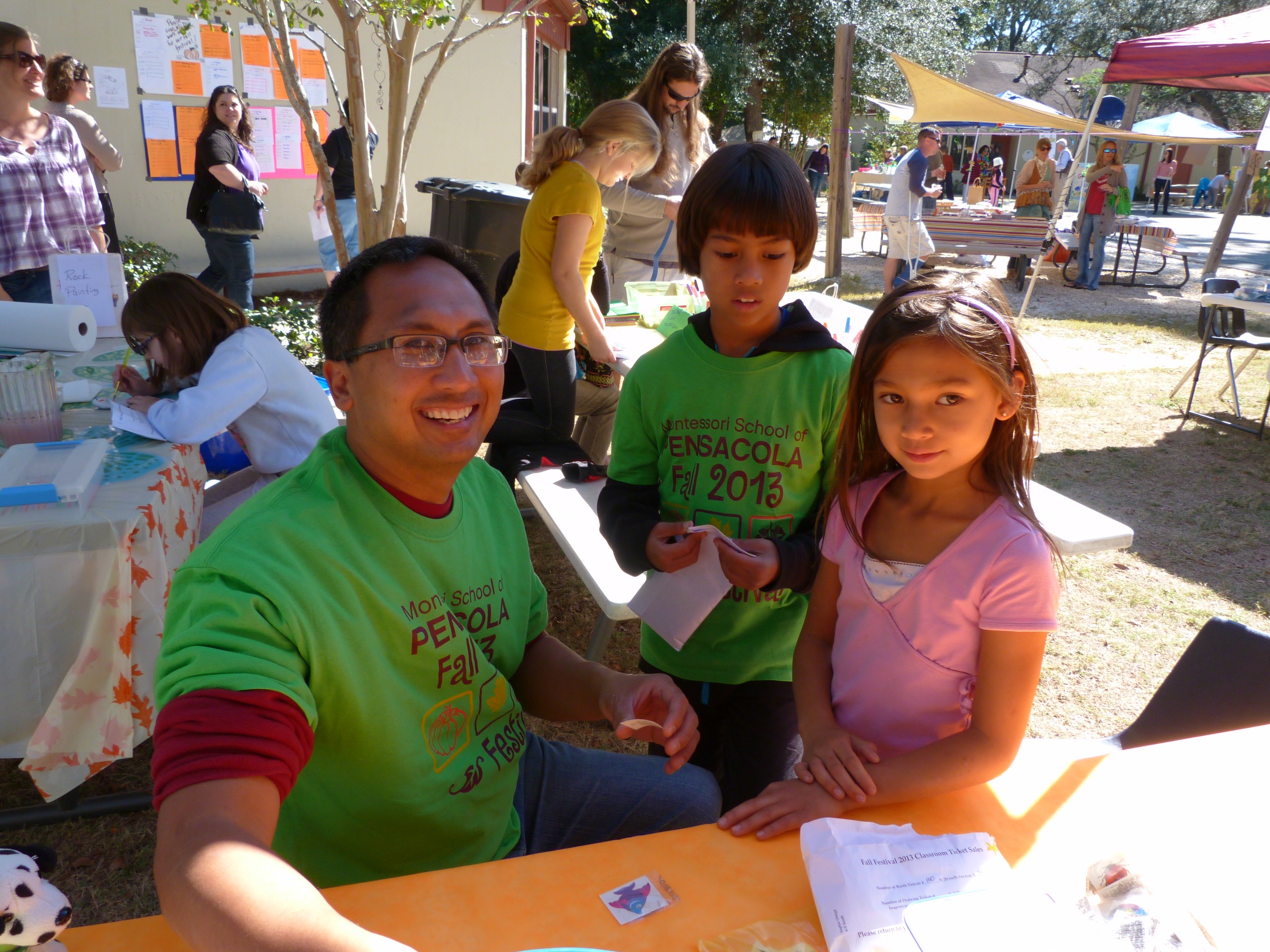 Father and children enjoying the 2013 MSP Fall Festival